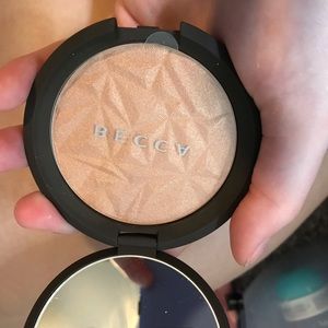 Becca highlighter in Bronzed Amber